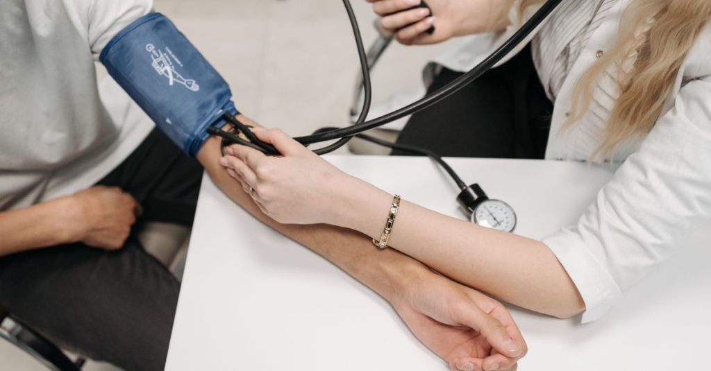 Exame Físico do Cotovelo: Guia Completo para Avaliação Clínica