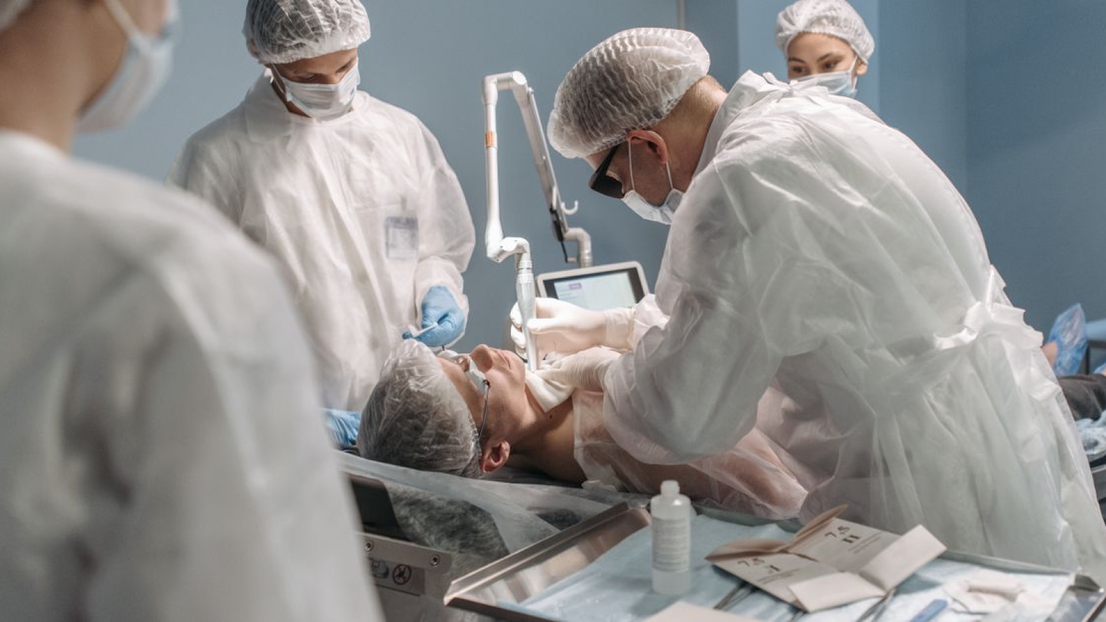 Mulher tem queimadura de 3º grau em procedimento para perda de gordura